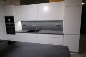 Matn&yacute; lak + ostrůvkov&aacute; indukce s odtahem