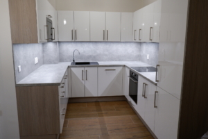 Atypick&aacute; kuchyň - 2x sloup v prostoru